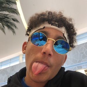 Meet your Posher, Damien